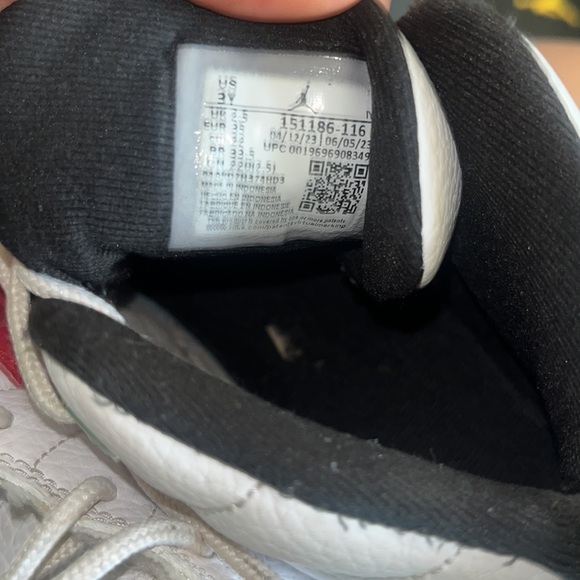 Size 3y Retro 12 - Picture 3 of 3